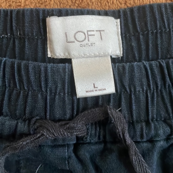 Large Navy Loft Running Shorts for Women with flower design - Picture 5 of 8